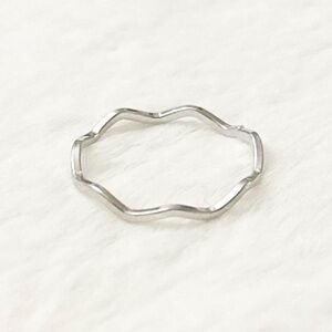 5/$15 🩷 MUST BUNDLE Minimalist Silver Wavy Band Ring